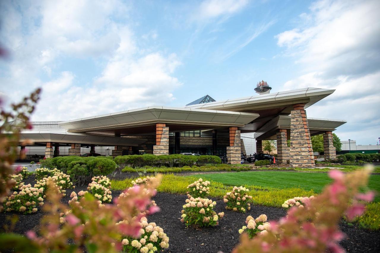 Mohegan Pennsylvania - Adults Only Wilkes-Barre Exterior photo
